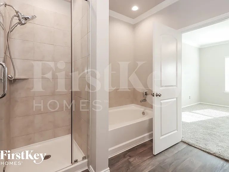 4407 Follina Trl — Photo 9