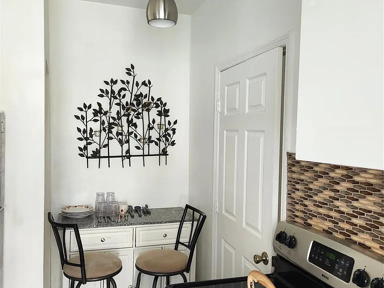 3413 Nassau Dr — Photo 2