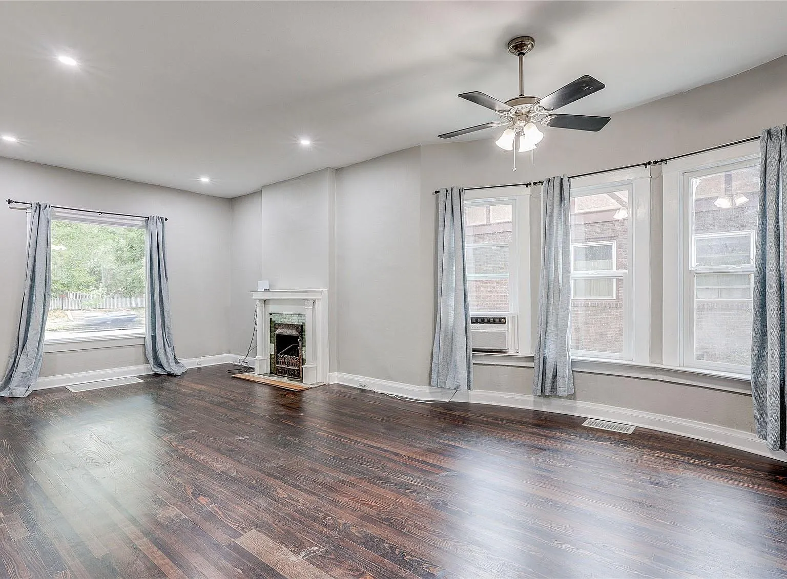 2 bed, 1213 sqft, $2,990 — Photo 4