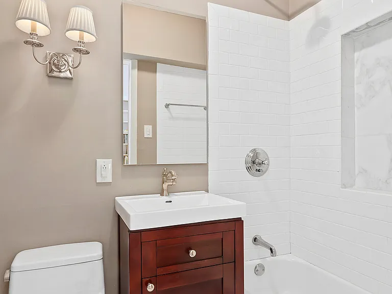 20 Bethune St #2B — Photo 5