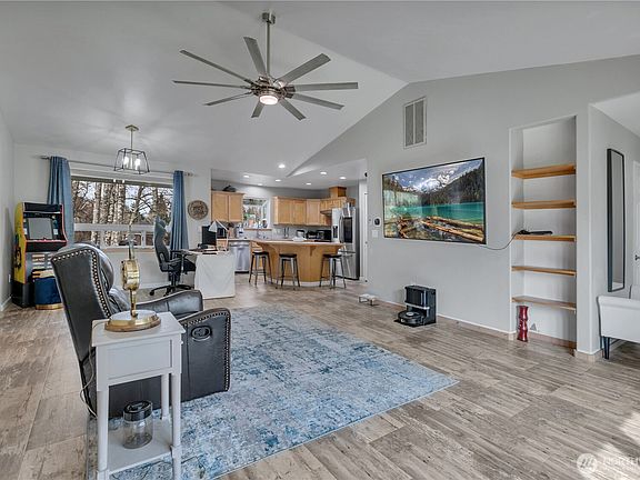 5th image of 2456 Gillette Drive SE
