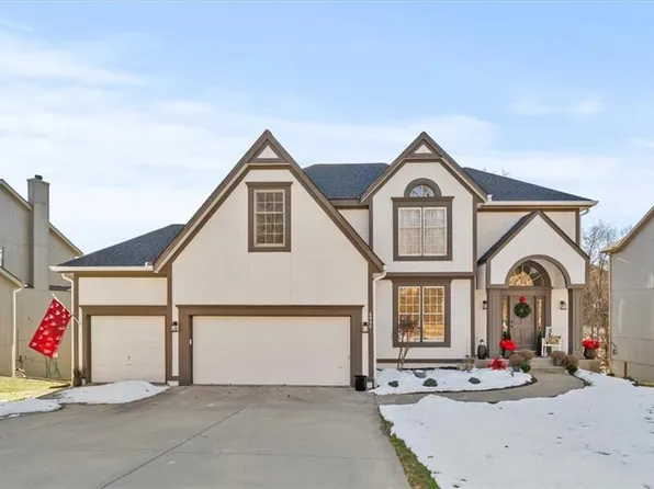 6946 Oakview St, Shawnee, KS 66216