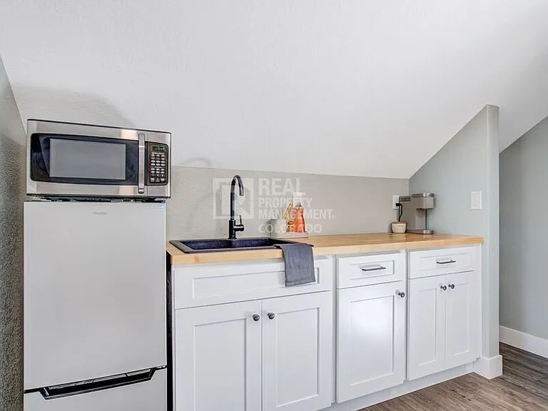 2110 W Pikes Peak Ave #B — Photo 6