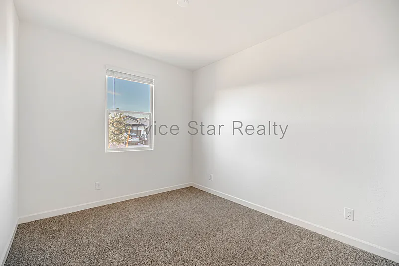 4 bed, 2.0 bath, 1569 sqft, $1,899 — Photo 4