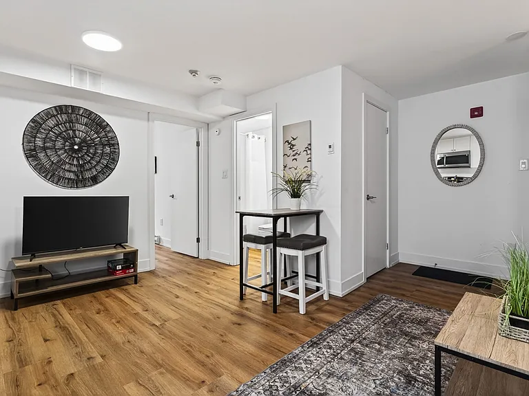 610 King St E #1 — Photo 10