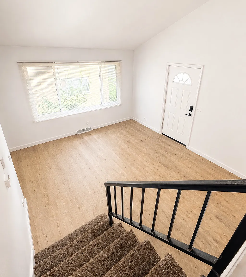 2 bed, 1000 sqft, $1,800 — Photo 2