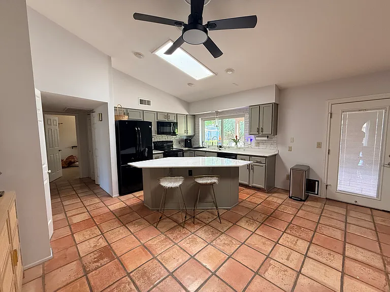 4335 W Michelle Dr — Photo 6