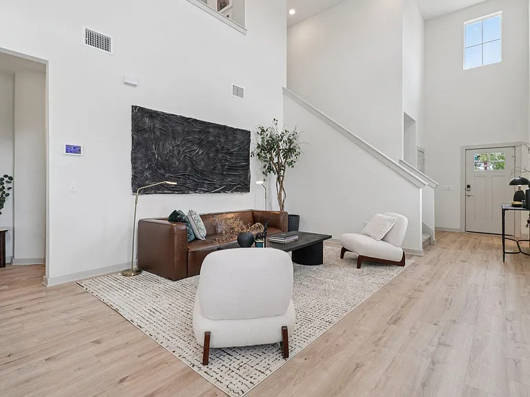 220 Merrick Rd — Photo 2