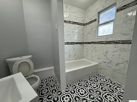 52 Harrison Ave #D — Photo 8