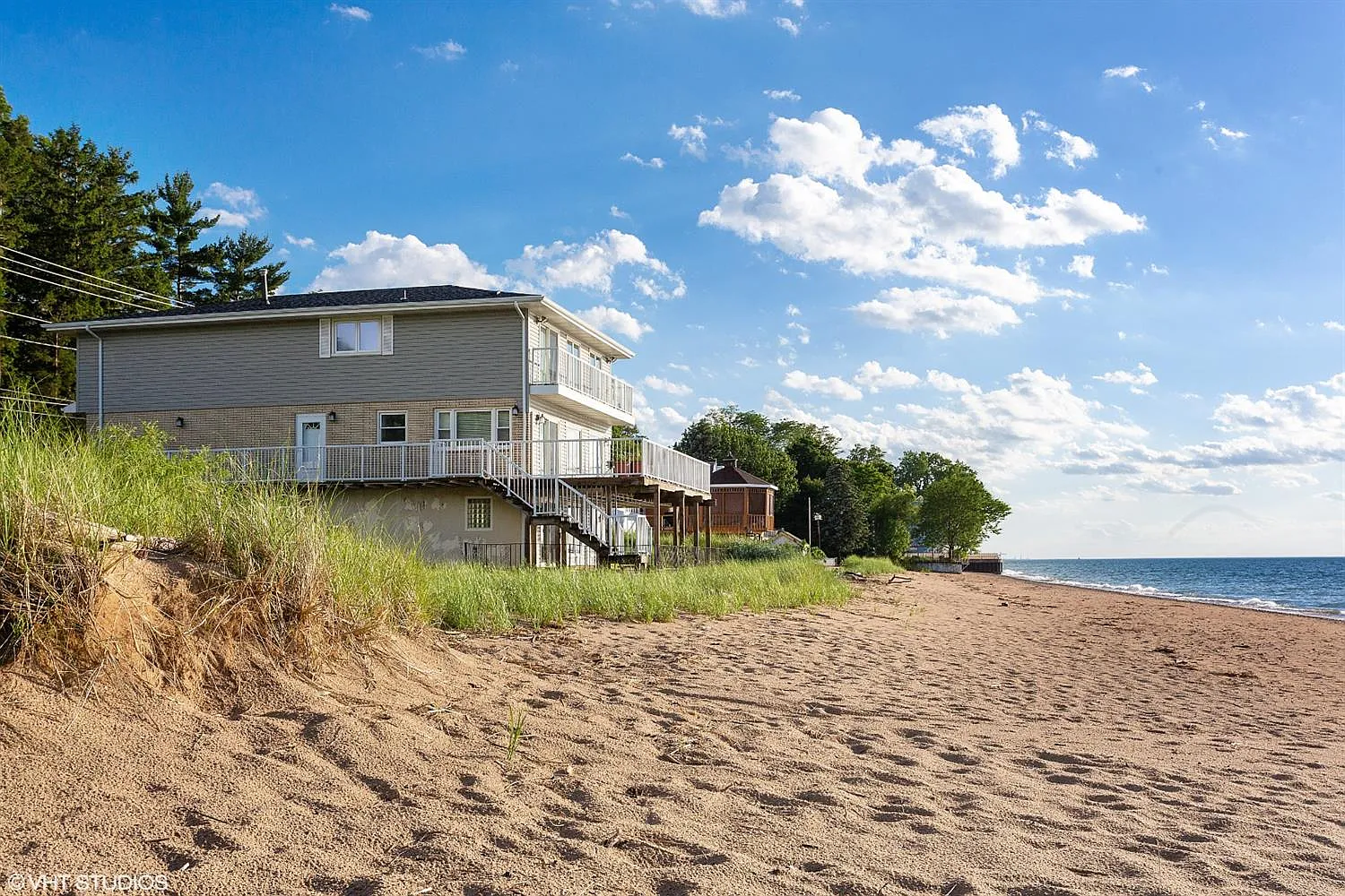 3040 Lake Shore Dr photo 1