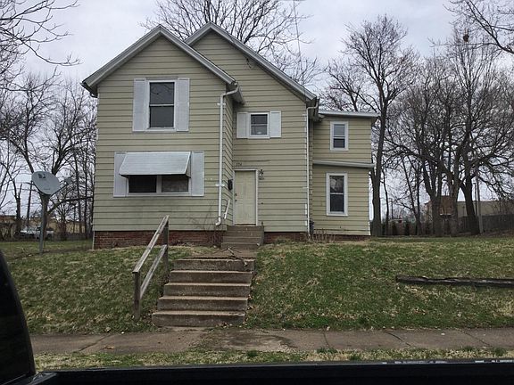 4th image of 1714 N Linn St APT C
