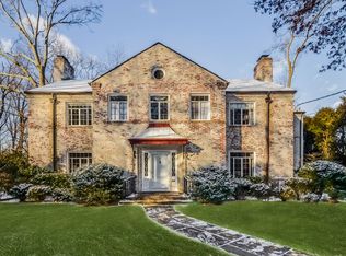 17 Overlook Rd, Scarsdale, NY 10583