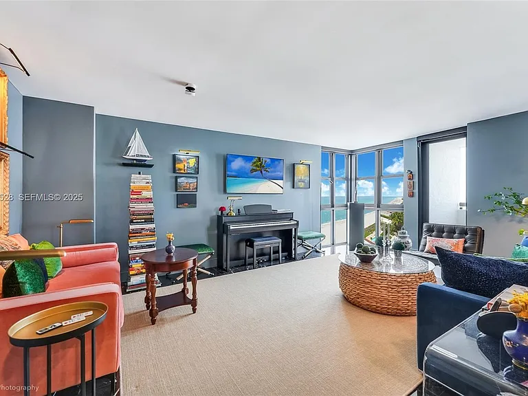 2555 Collins Ave #Penthouse 114 — Photo 2