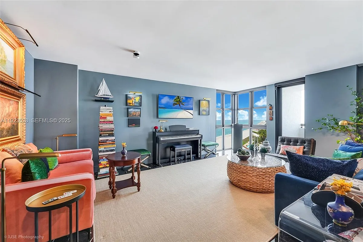 Building Photo - 2555 Collins Ave #114