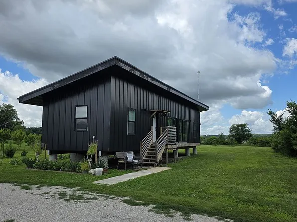 977 N 972nd Rd, Lawrence, KS 66047