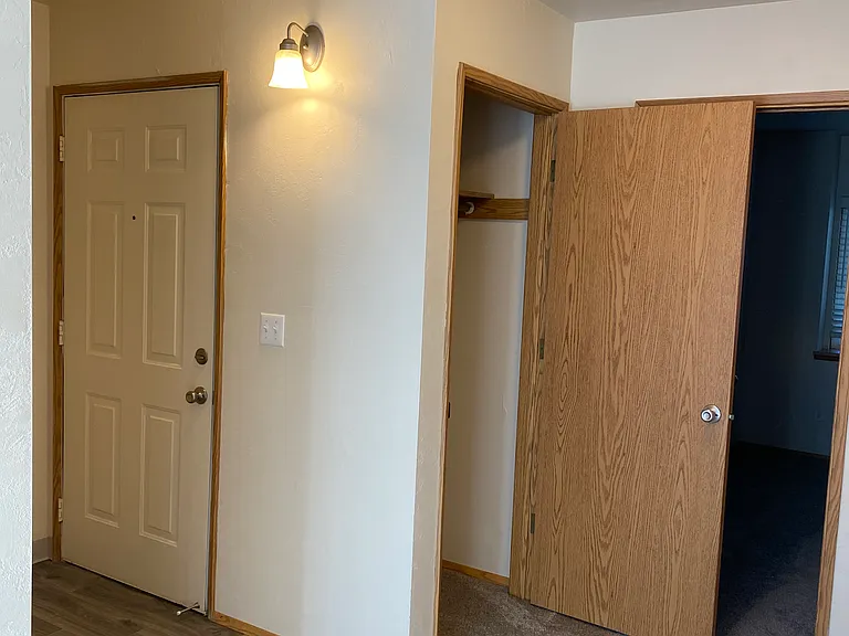 Oak Tree Apartments — Photo 22