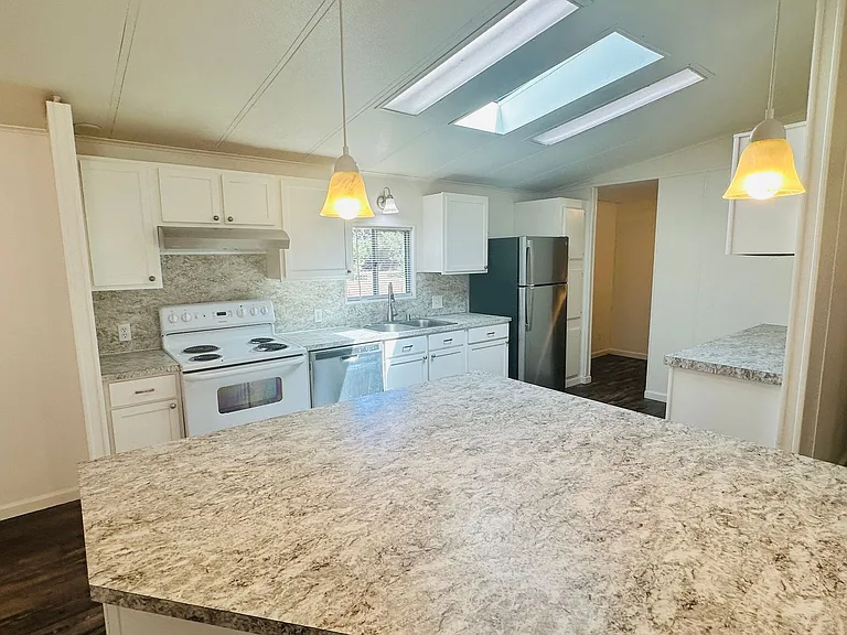 14014 NE 70th Ave — Photo 4