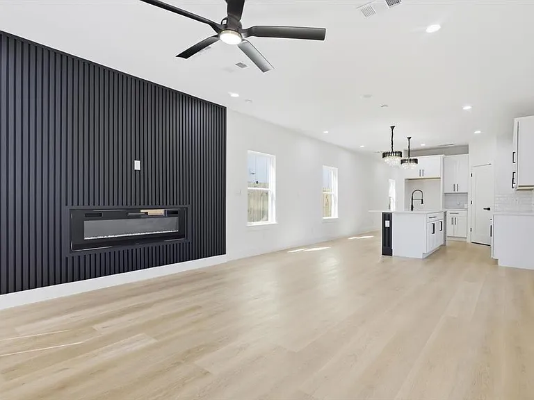 2534 Lowery St — Photo 4
