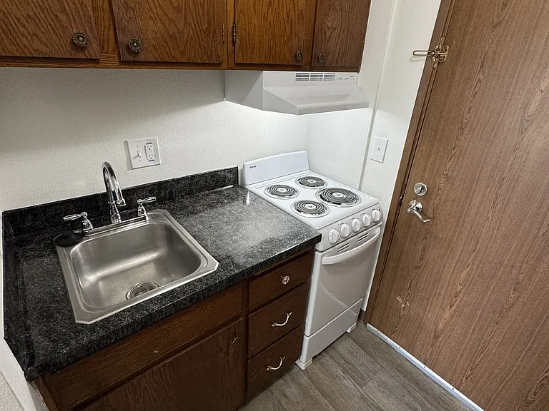 Bryn Mawr Plaza Apartments — Photo 9