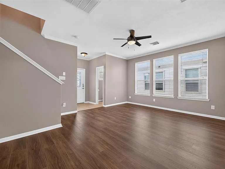 8126 Montague Manor Ln — Photo 11
