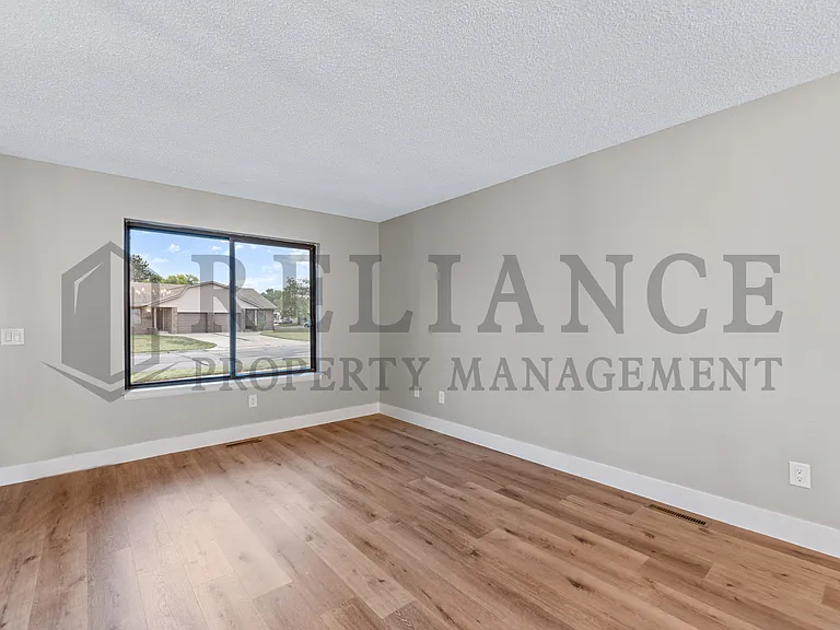 6908 W Oneil St — Photo 11