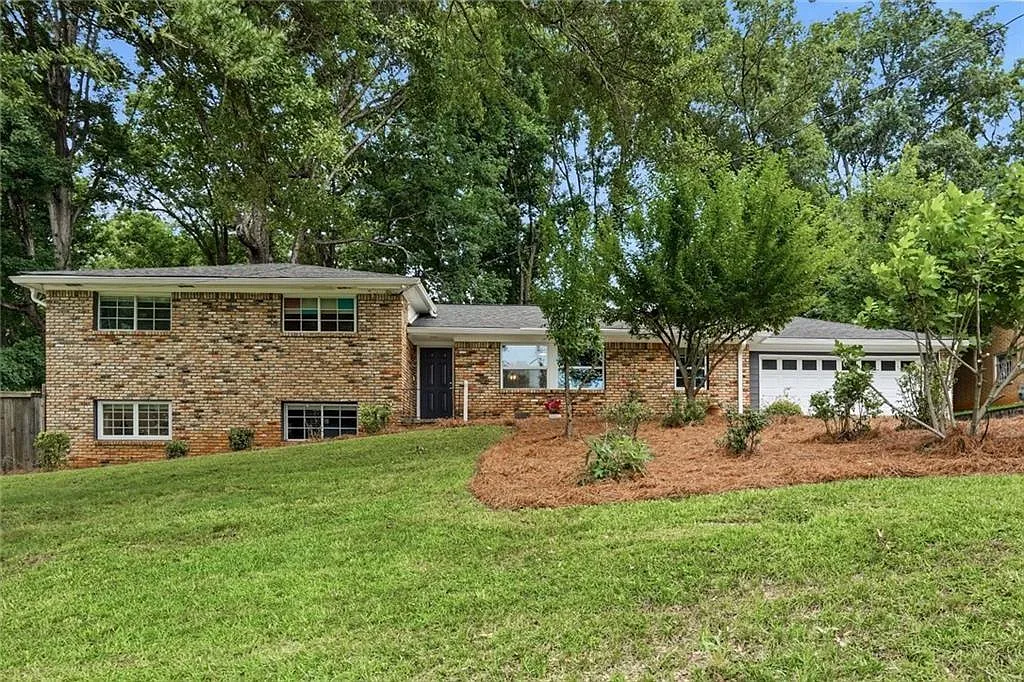 5 bed, 3.0 bath, 2566 sqft, $3,000 — Photo 1