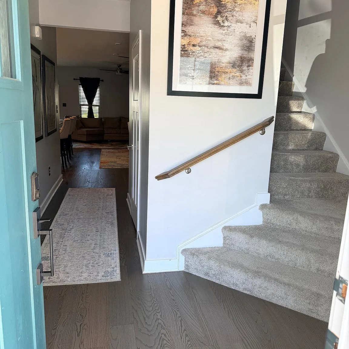 3 bed, 2.5 bath, 2550 sqft, $3,000 — Photo 2