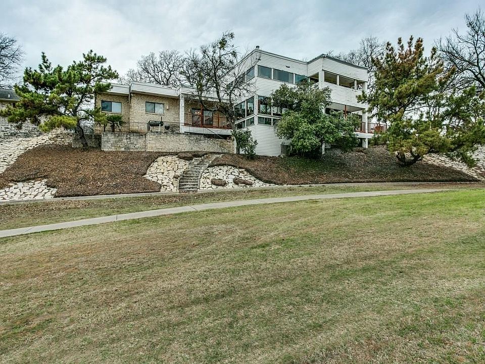1st image of 413 Oak Hollow Ln