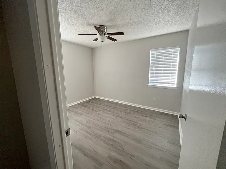 327 Sunrise Ave #7 — Photo 8
