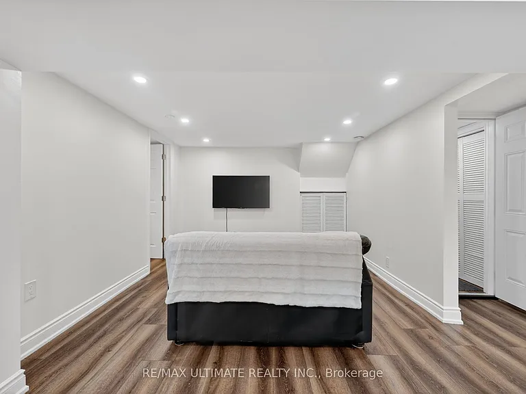 818 Krosno Blvd #BASEMENT — Photo 7