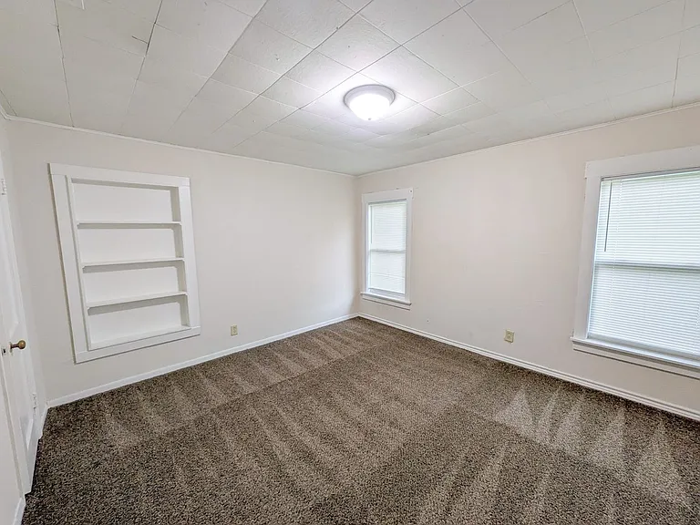5365 E Parkway Dr — Photo 11