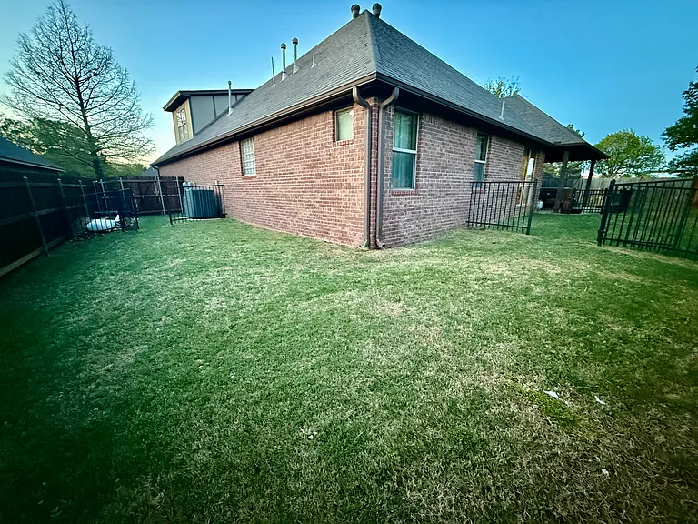 1308 Glenmere Ct — Photo 25