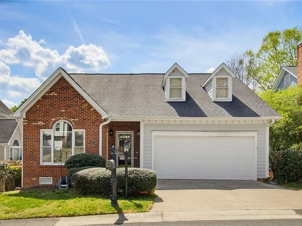 2229 King George Ct, Winston Salem, NC 27103