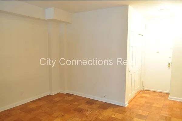 Rented by City Connections Realty | media 27