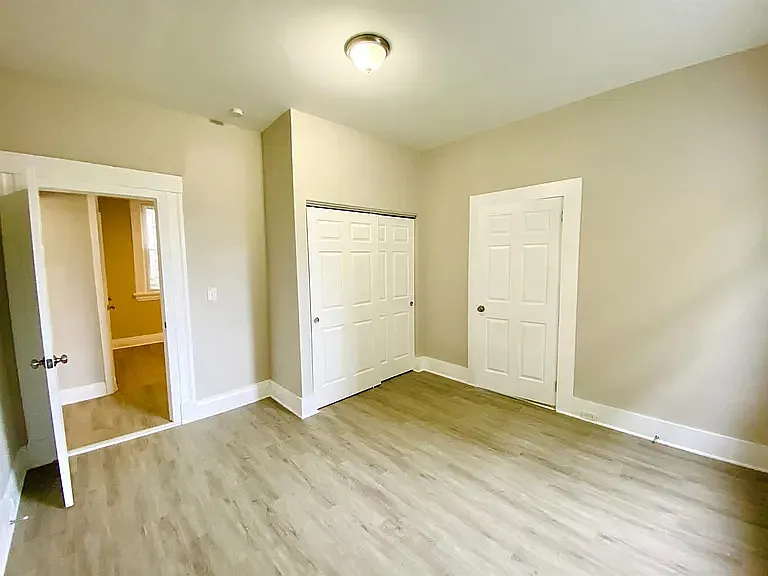 240 Helen St — Photo 11