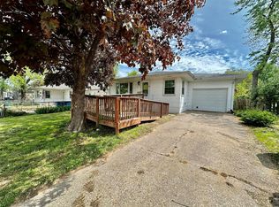 883 State St, Wood River, IL 62095