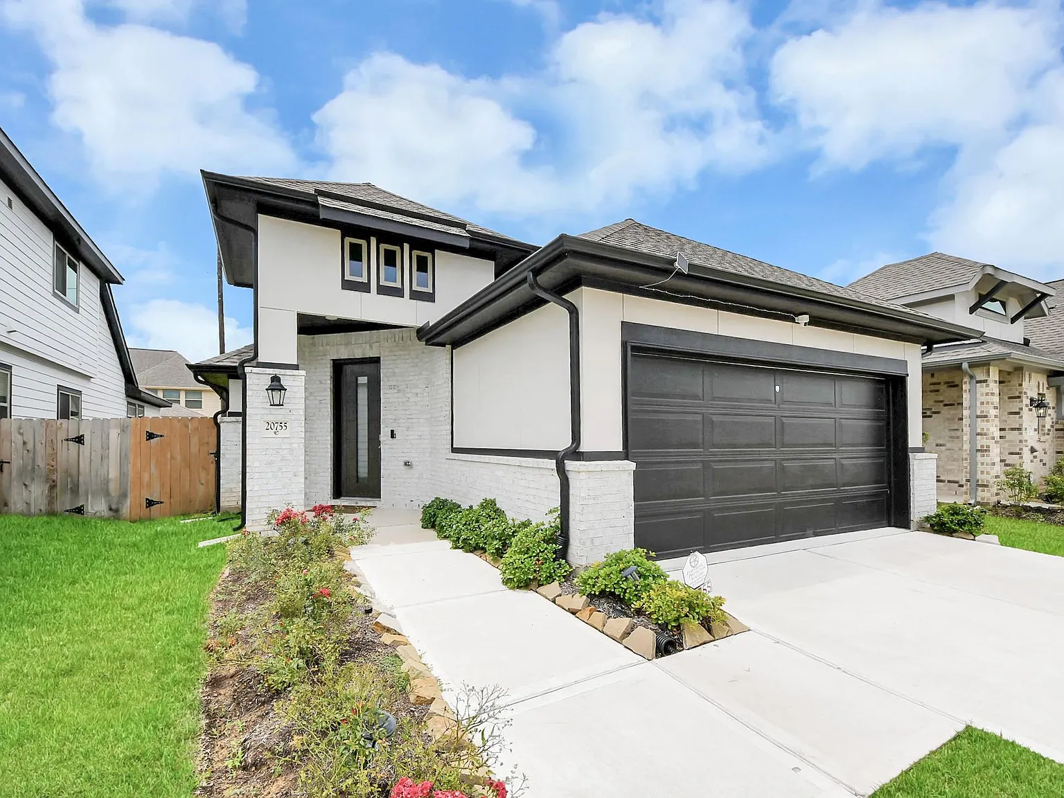 4 bed, 2.0 bath, 1708 sqft, $3,000 — Photo 1