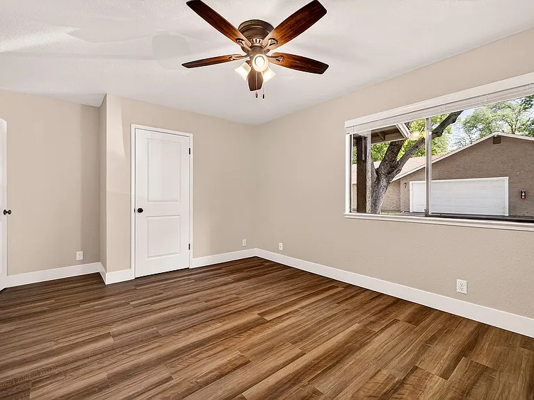 2925 Burnap Ave — Photo 9