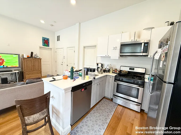 409 Dudley St — Photo 26