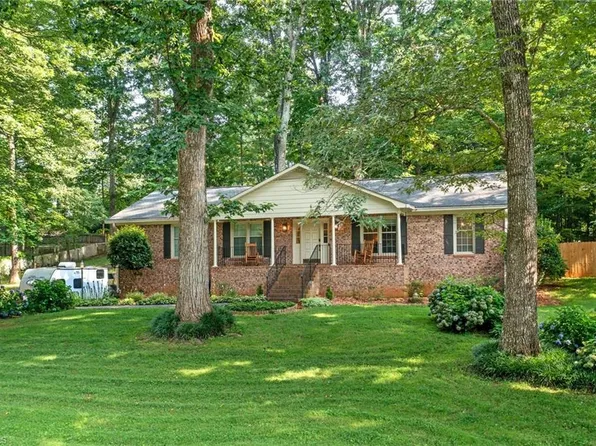 1470 Old Coach Rd, Kernersville, NC 27284