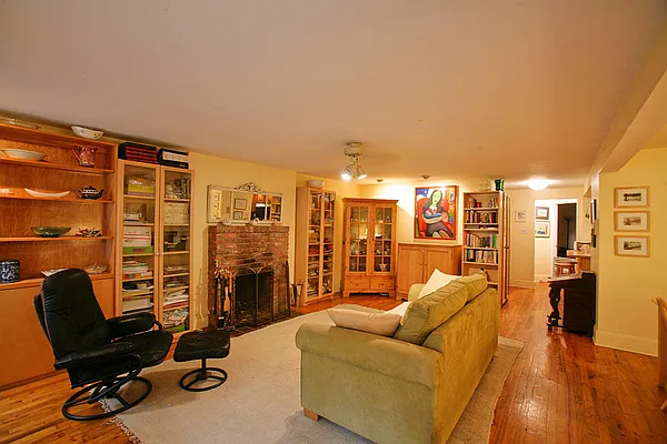 Sold by Garfield Realty  | media 23