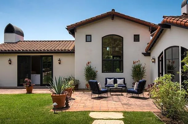 5 bed, 3837 sqft, $13,000 — Photo 1