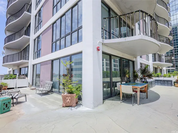 700 Richards St APT 706, Honolulu, HI 96813