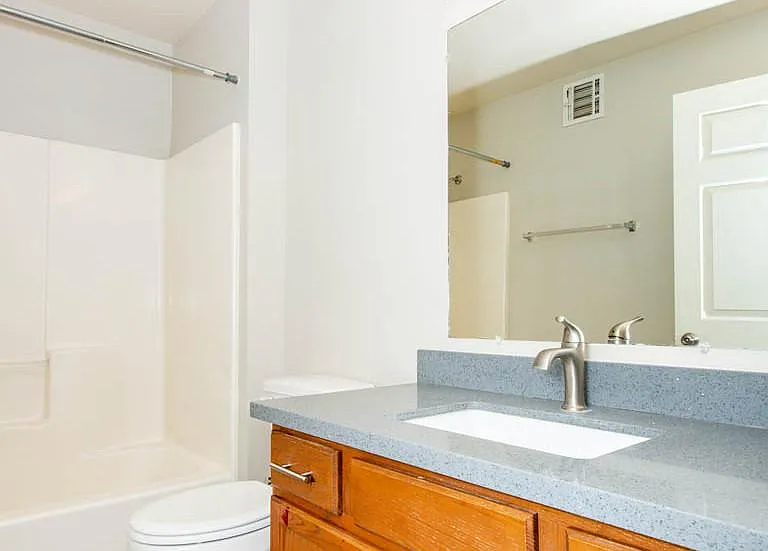 Parkway Apartments — Photo 9
