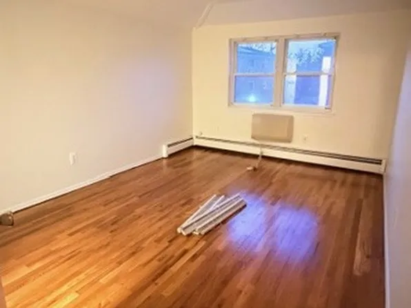 3193 Hatting Place image 6 of 10