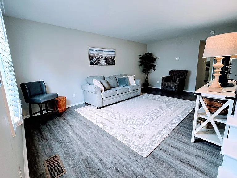 Park Lane Apartments — Photo 32