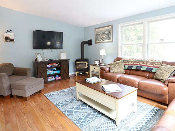 3rd image of 76 Bog Rd