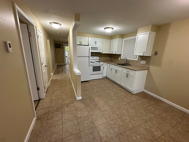 Notre Dame Apartments — Photo 40