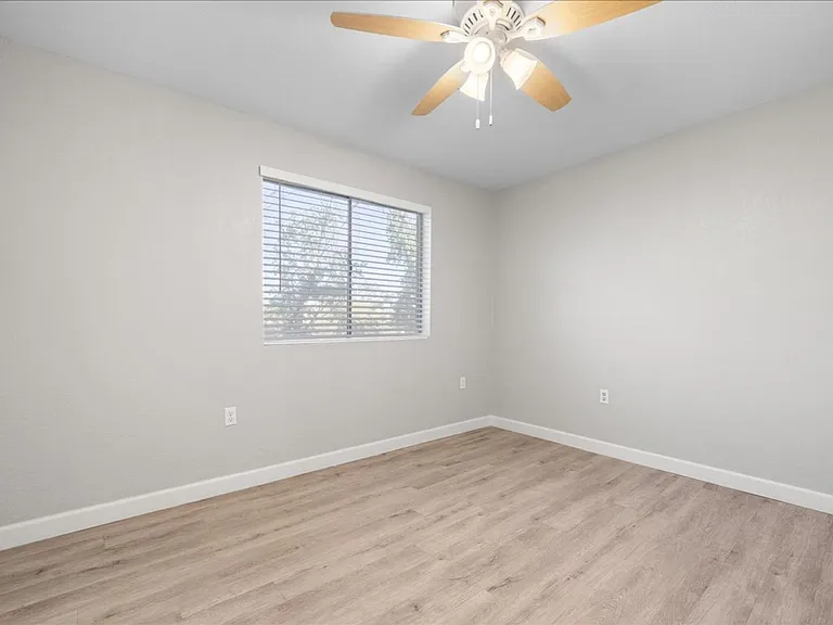 2205 N 9th Ave — Photo 16