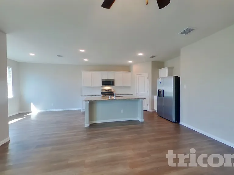 2401 Lalun Ln — Photo 2